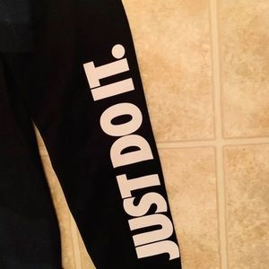 NIKE DRI FIT LEGGINGS